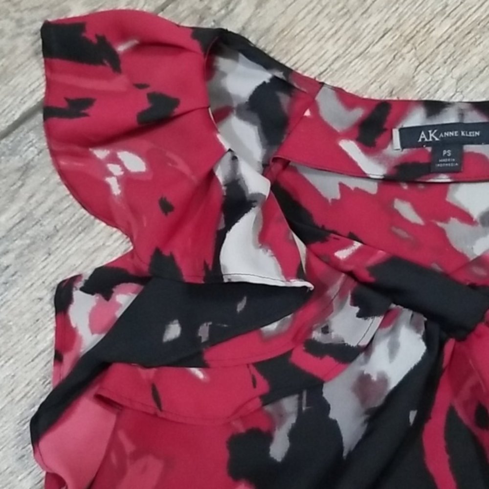 AK Anne Klein pull over ruffles around neck line - Picture 3 of 4
